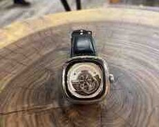 Qol saatı Seven Friday