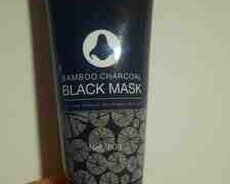 Üz üçün qara maska