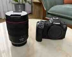 Canon EOS R5 + RF 24-105mm fotoaparatı