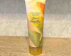 Victorias Secret parfümlü bədən losyonu