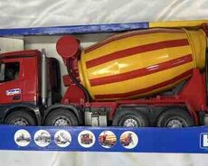 Diyircəkli oyuncaq Bruder maşın