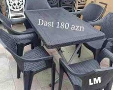 Plastik masa və oturacaqları