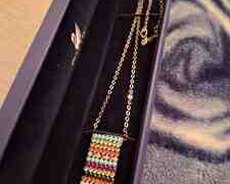 Swarovski boyunbağı