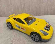 Желтая болшая машина