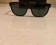Солнцезащитные очки Prada