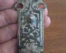 Gümüş kəmər başlığı