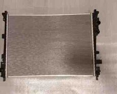 BYD Destroyer 05 su radiatoru