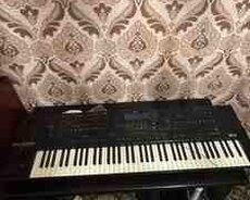 Sintezator Roland G800