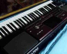 Sintezator KORG PA 700