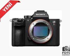 Sony a7R III Mirrorless Camera