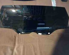 Hyundai i30 arxa qapıların şüşəsi