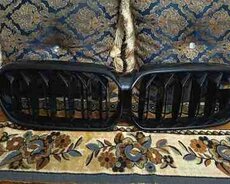 M5 f90 radiator barmaqlığı