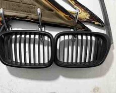 BMW E39 radiator barmaqlığı