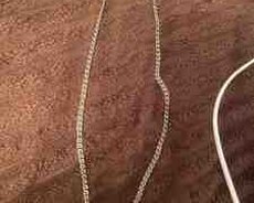 Gümüş boyunbağı