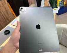 Apple iPad Pro 13 ,  M4 chip