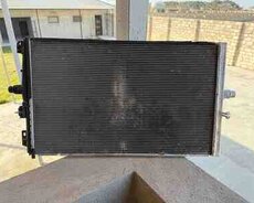 Tesla Model Y, Model 3 radiatoru