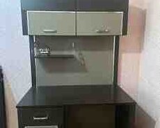 Dolab və yazı masası