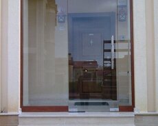 Şüşə qapı ustası