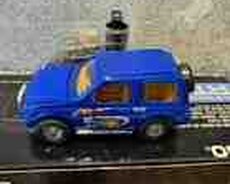 Металлическая машинка