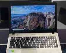 Noutbuk Asus