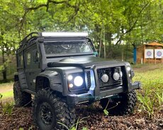 ​Pultla idarə olunan Rc Defender model maşın