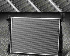 Avtomobil su radiatoru