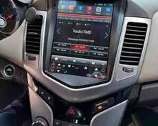 Chevrolet Cruze tesla monitor