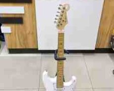Elektro gitara Fender White Free -en27