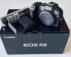 Fotoaparat Canon R8