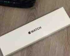 Apple Watch SE 2 Starlight 40mm qutusu